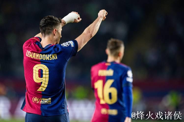 半场：巴萨0-1法兰克福，莱万进球无效，克瑙夫